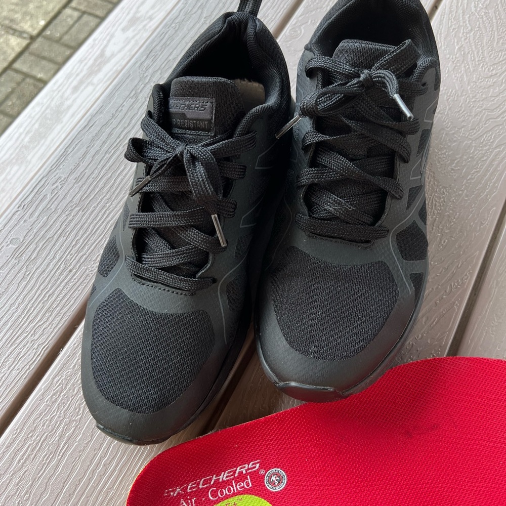 Skechers size 10  good condition